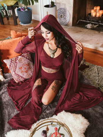 Hooded Mantle Wrap: Mesh +  Crimson