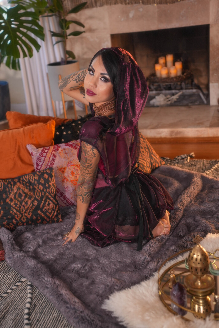 Magick Wrap: Mesh Garnet