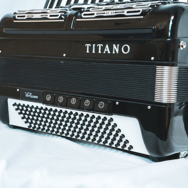 Titano Virtuoso Piano Accordion 120 Bass w/Case