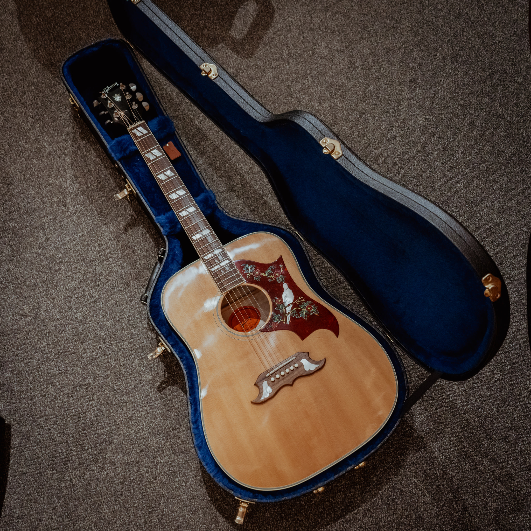 Gibson Dove です。The Historic Collection.