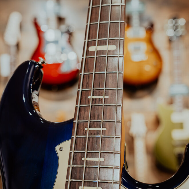 Yamaha BBP34II BB Pro Series Bass Guitar, 4-String, Moonlight Blue, w/Hardshell Case