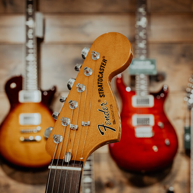 Fender 70th Anniversary Vintera II Antigua Stratocaster, Rosewood Fingerboard, Antigua, w/Vintage-Style Case