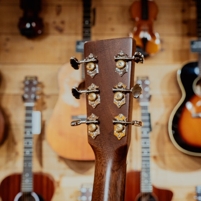 Martin 000-18 Auditorium Acoustic Guitar, Solid Spruce/Solid Mahogany, w/Hardshell Case