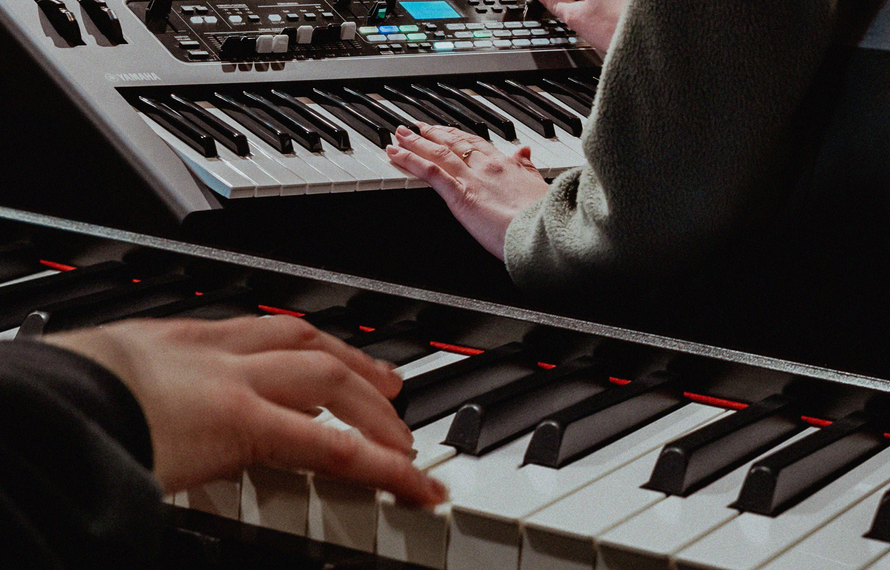 Digital Piano vs. Portable Keyboard: Which is Right for Your Musical Journey?