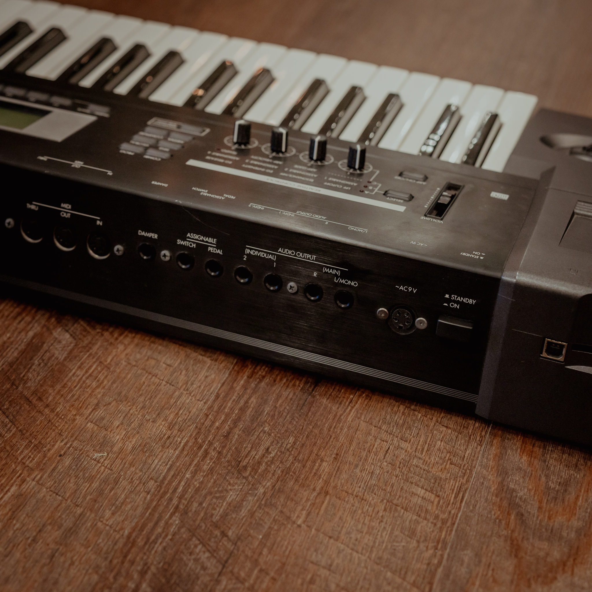 Korg TR61 61-Key Music Workstation Keyboard - Janzen