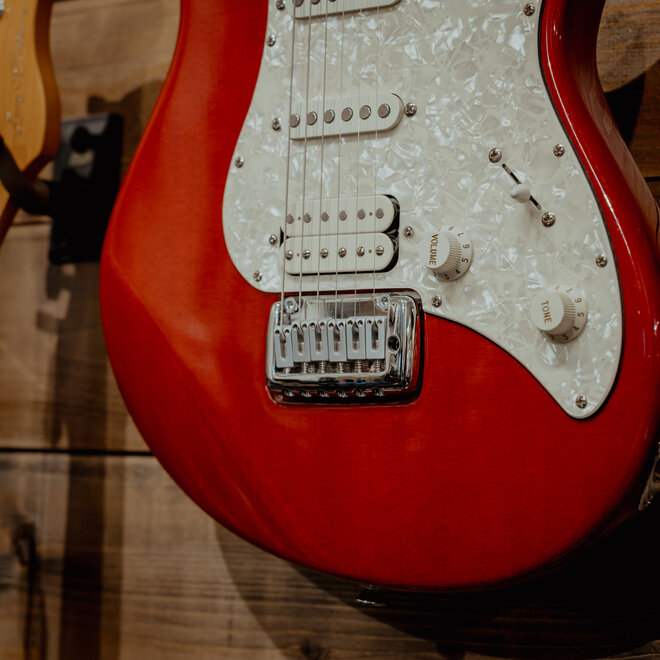 Peavey Predator Plus Electric, Transparent Red w/Gigbag