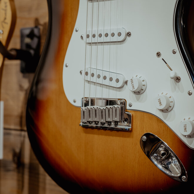 1999 Fender American Standard Stratocaster, Sunburst w/Case