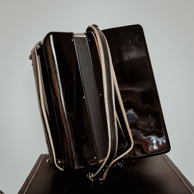 Baile Parisienne 120 Bass Accordion