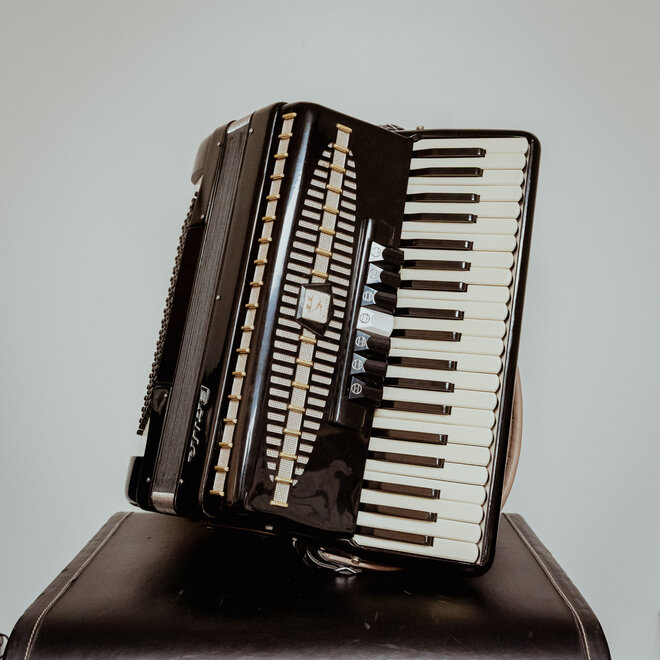 Baile Parisienne 120 Bass Accordion