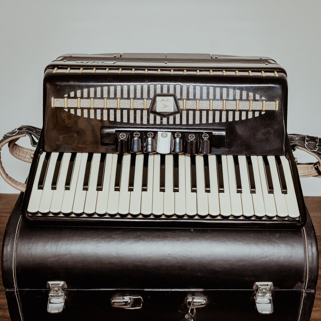 Baile Parisienne 120 Bass Accordion