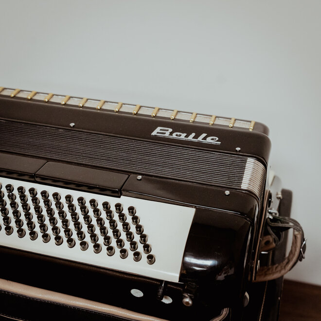 Baile Parisienne 120 Bass Accordion