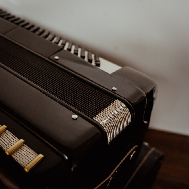 Baile Parisienne 120 Bass Accordion