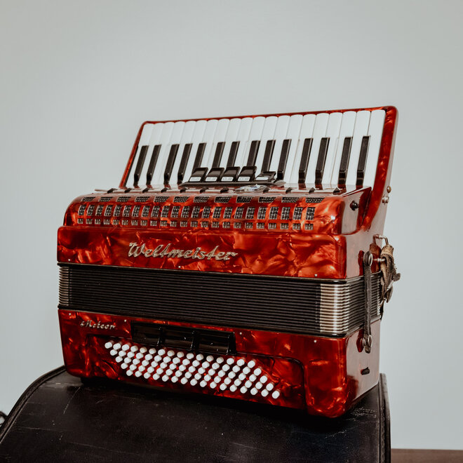 Weltmeister Meteor 120 Bass Accordion