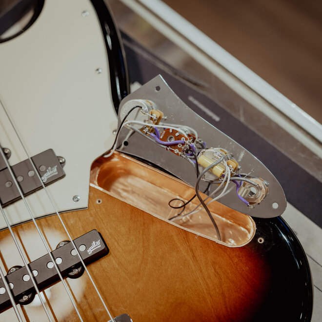 Fender JB Custom Fretless Jazz PJ Bass, Pau Ferro Fingerboard, 3-Color Sunburst