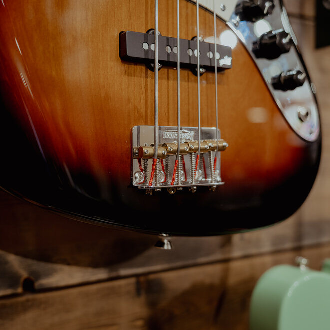 Fender JB Custom Fretless Jazz PJ Bass, Pau Ferro Fingerboard, 3-Color Sunburst