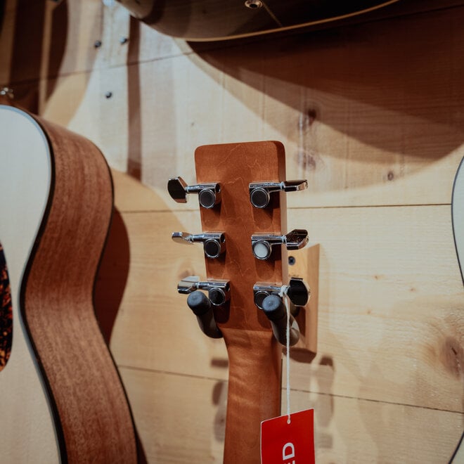 Art & Lutherie Folk Cedar Antique Burst Left Handed Acoustic Guitar w/Case