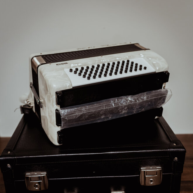 Weltmeister Rubin 60 Bass Accordion w/Case