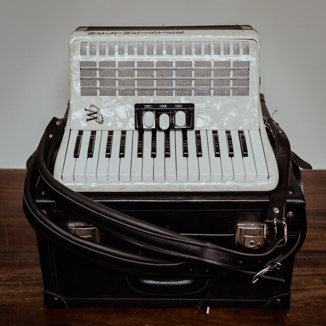 Weltmeister Rubin 60 Bass Accordion w/Case