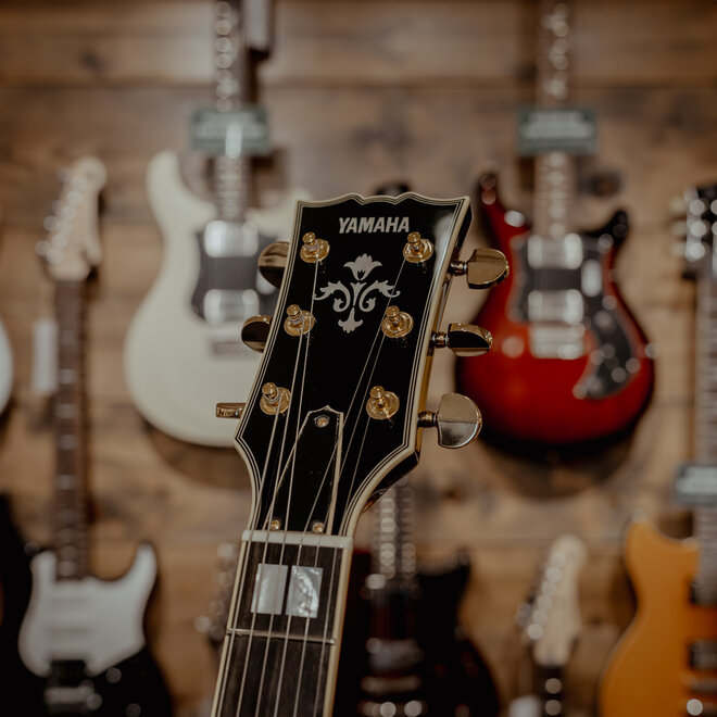 Yamaha SA2200 Semi-Hollowbody Electric Guitar, Violin Sunburst w/Deluxe Hardshell Case