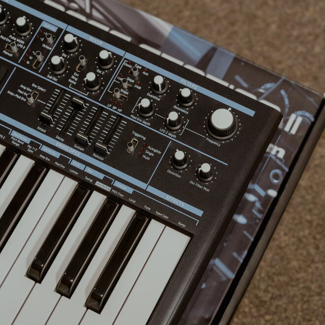 Novation Bass Station II 25-Key Monophonic Synthesizer