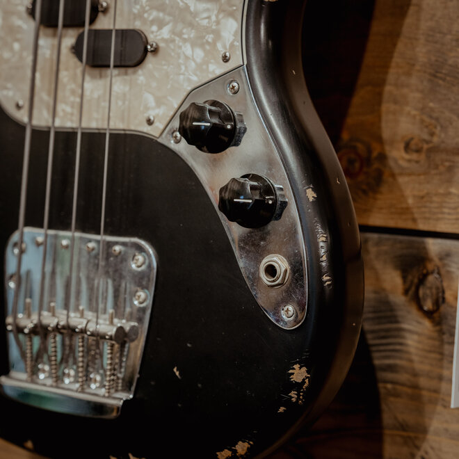 Fender JMJ Road Worn Mustang Bass, Black w/Gigbag