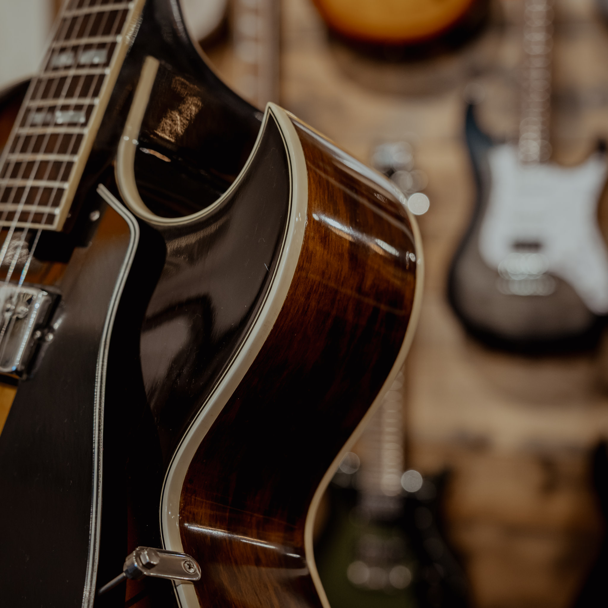1976 Gibson ES-175D Hollowbody Electric Guitar, Sunburst w/Case