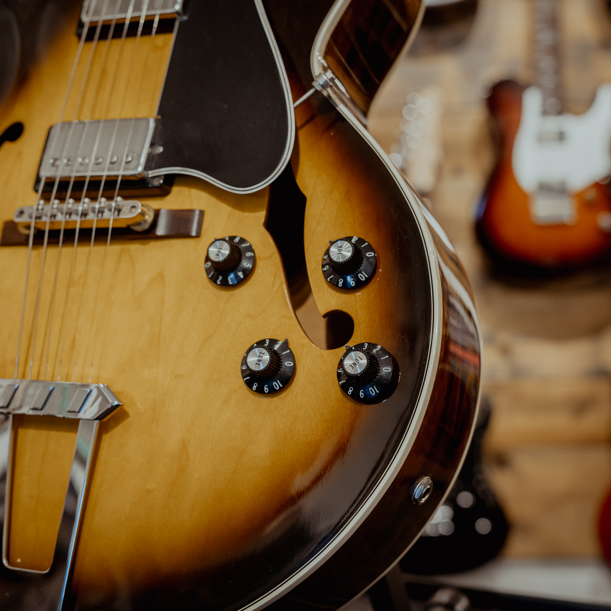1976 Gibson ES-175D Hollowbody Electric Guitar, Sunburst w/Case