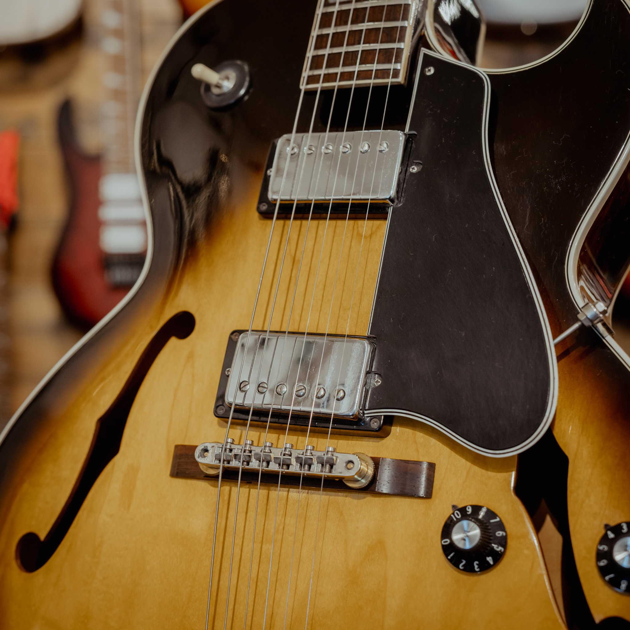 1976 Gibson ES-175D Hollowbody Electric Guitar, Sunburst w/Case