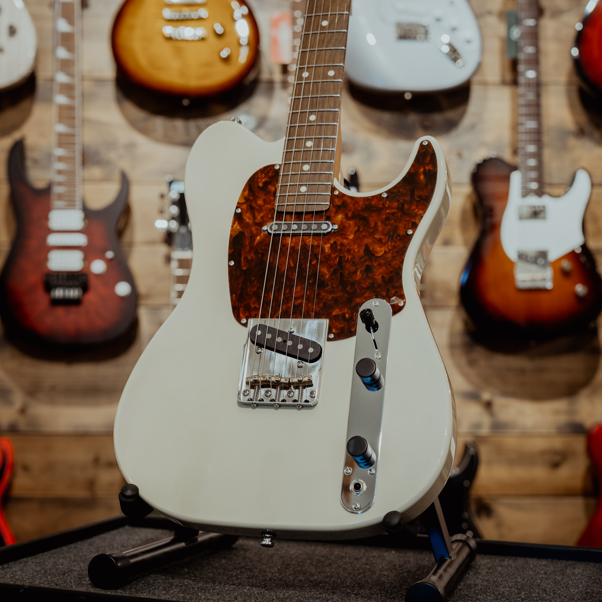 Godin Stadium Pro Electric Guitar, Ozark Cream w/Gigbag
