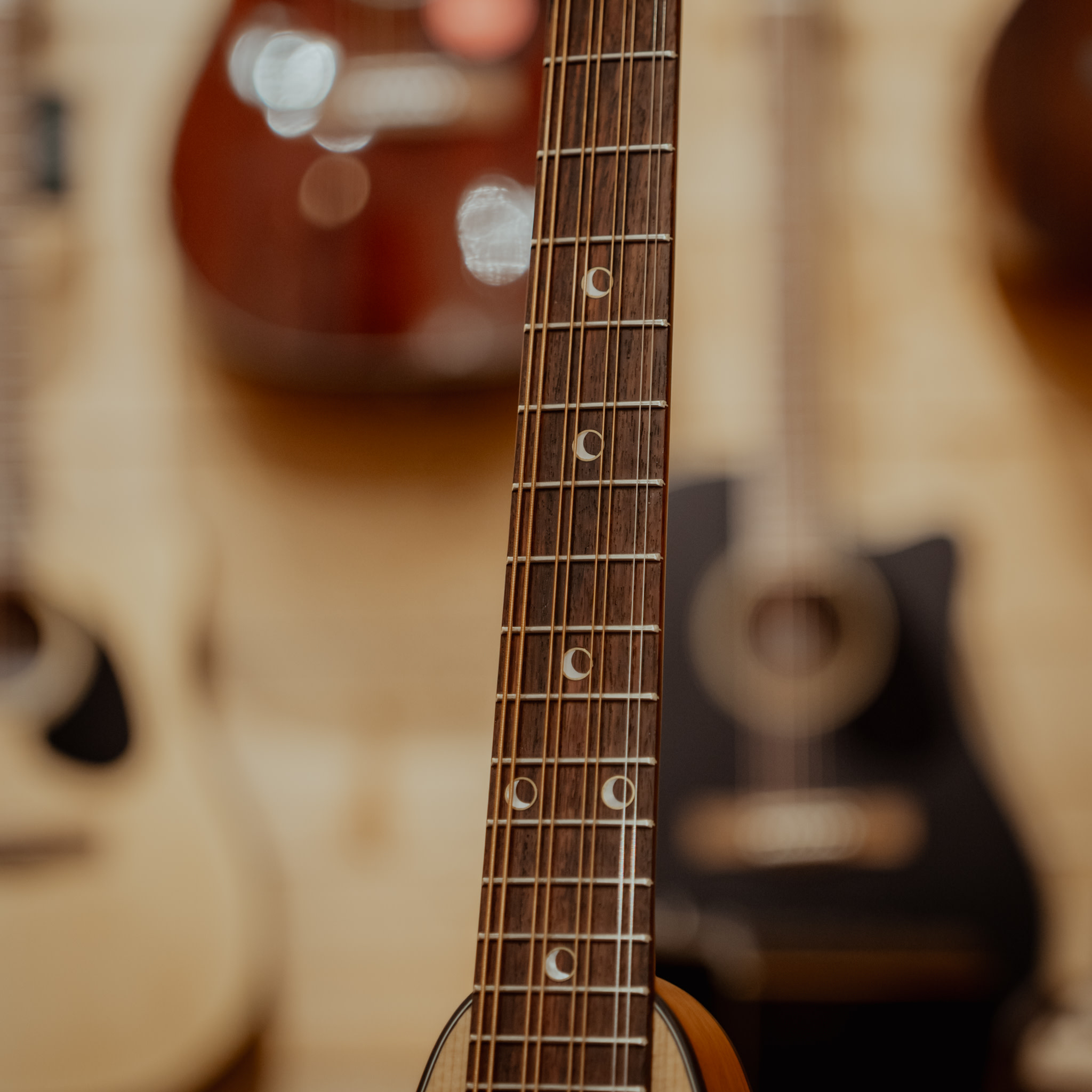 Eastman Lady Moon Signature Octave Mandolin, Solid Spruce Top, w/Padded Gigbag