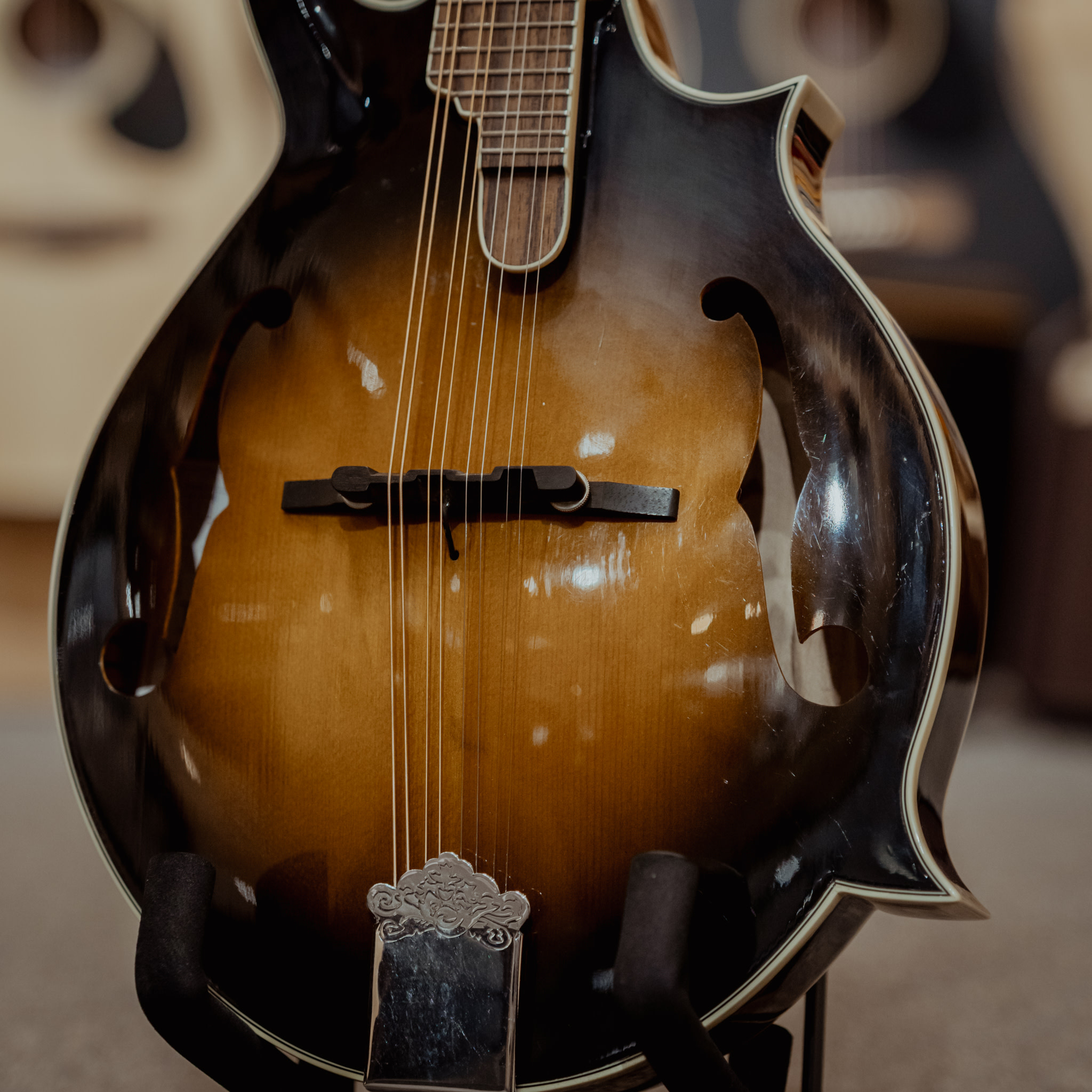 Michael Kelly Legacy Solid F Style Electric Mandolin, Sunburst w/Case