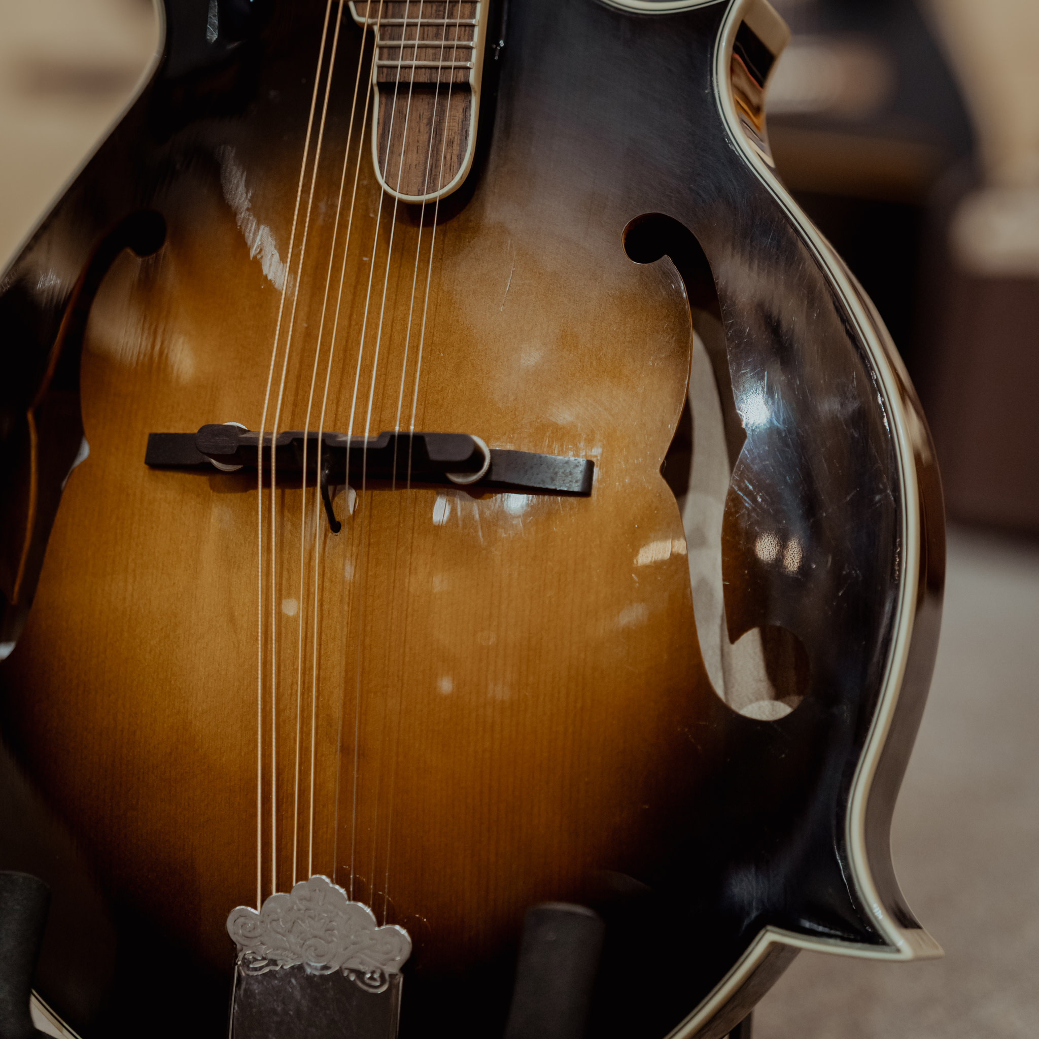 Michael Kelly Legacy Solid F Style Electric Mandolin, Sunburst w/Case