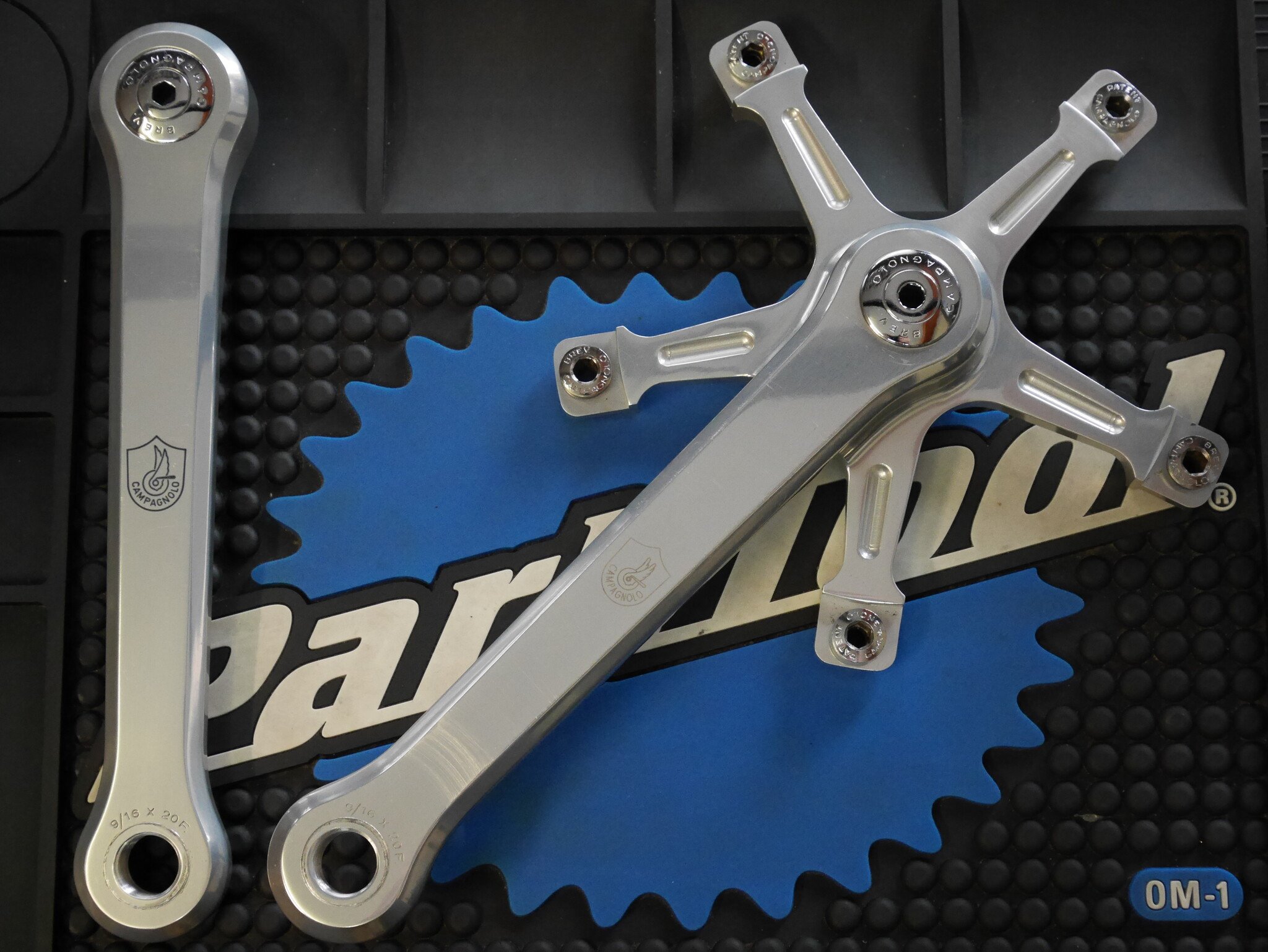Strada Super Record Crankset - Etched Logo - 170 - Vitasport Cycles