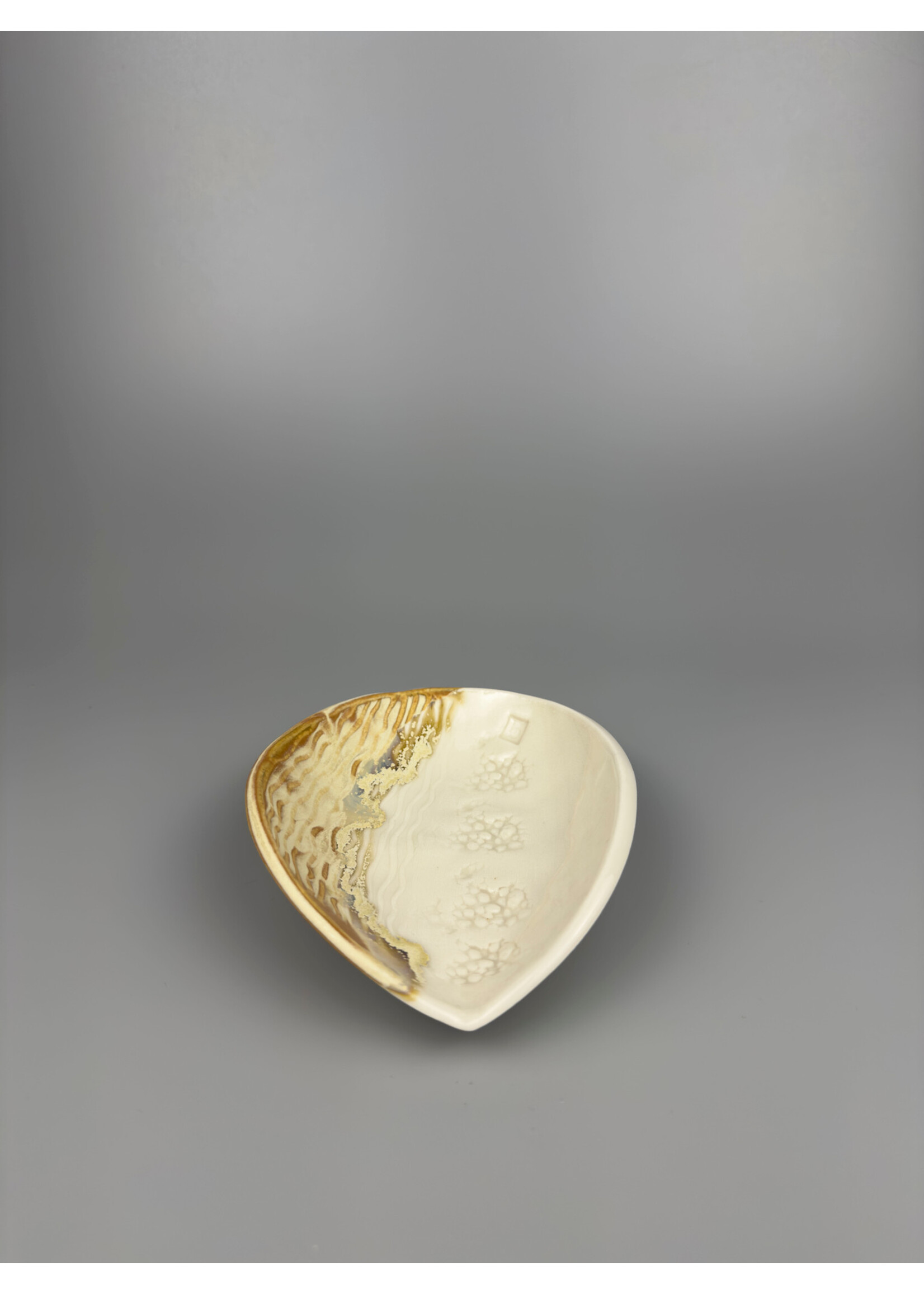 Coralie Huckel MUMAQ-C0027 - Coralie Huckel - Assiette - Grès - Forme en larme