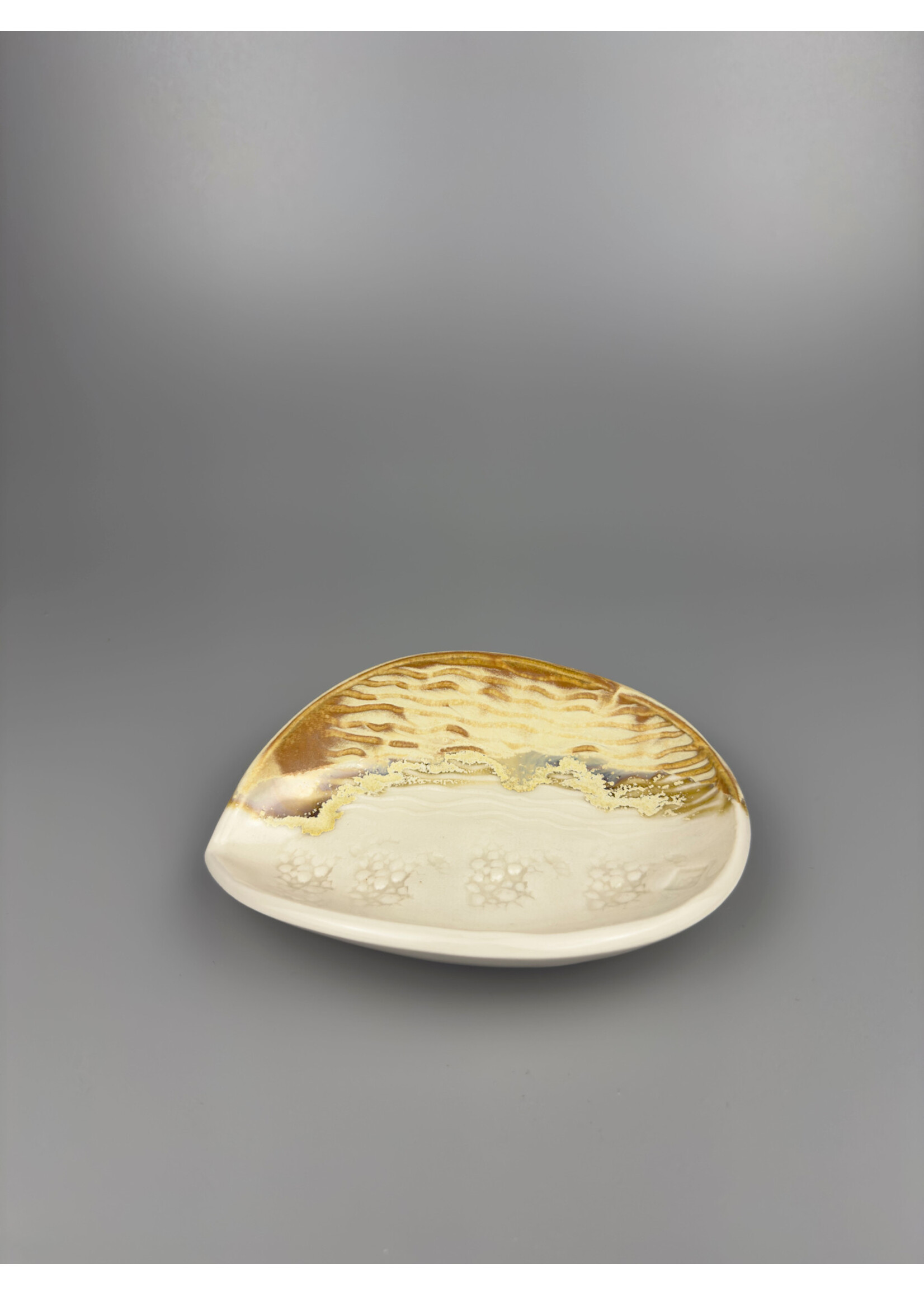 Coralie Huckel MUMAQ-C0027 - Coralie Huckel - Assiette - Grès - Forme en larme