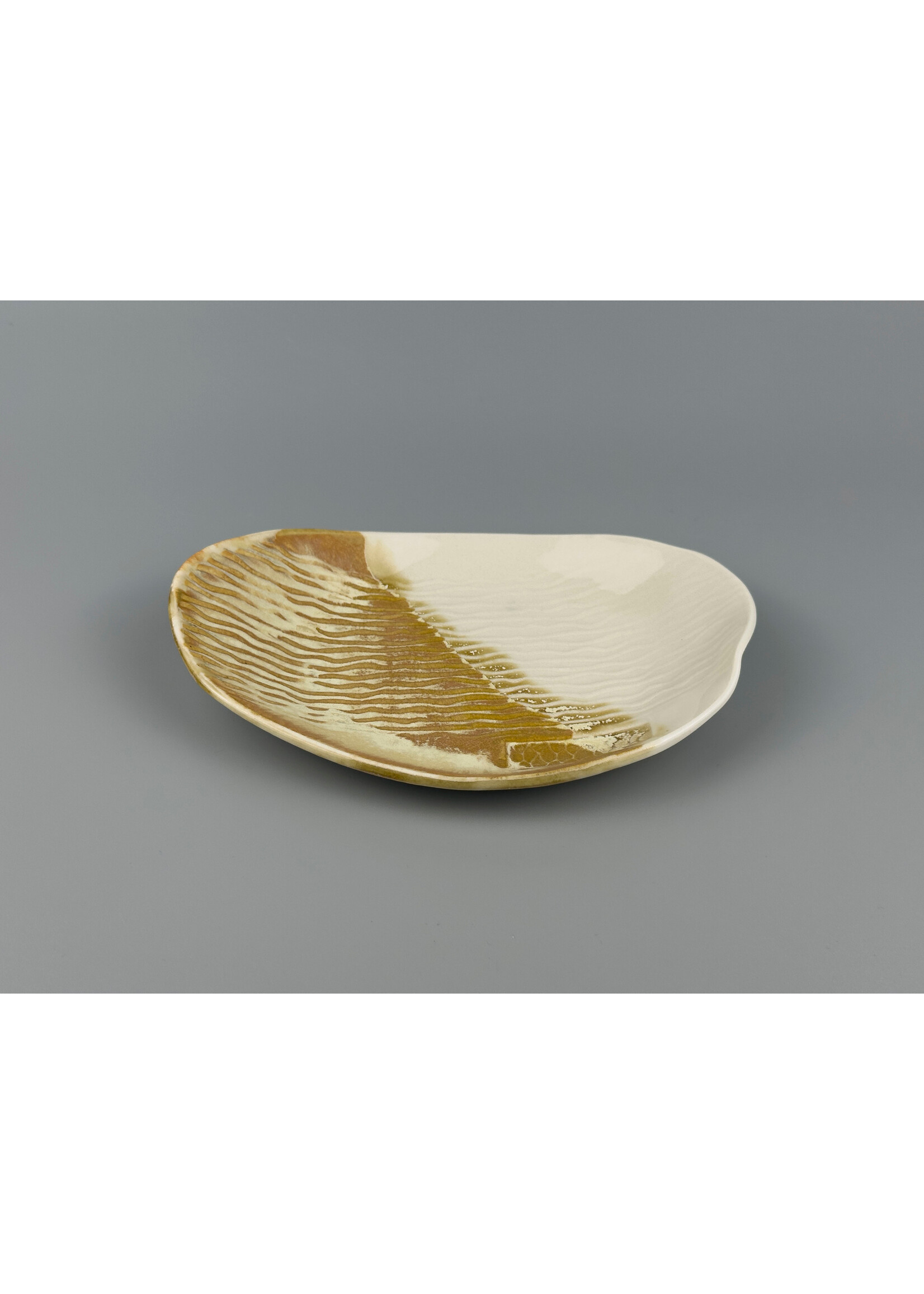 Coralie Huckel MUMAQ-C0025 - Coralie Huckel - Assiette - Grès - Forme amande