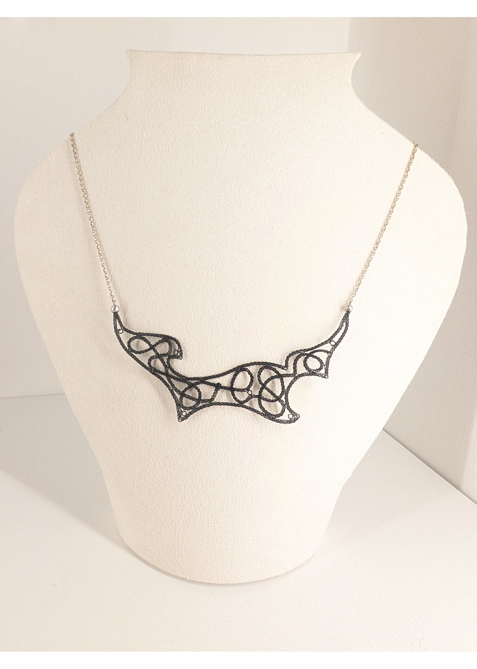 Véronique Louppe Dentellière Pendentif ENTRELACS, V. Louppe