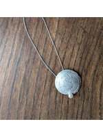 Nicole Gauvin Pendentif #16 - Coupole spiralée - perle blanche