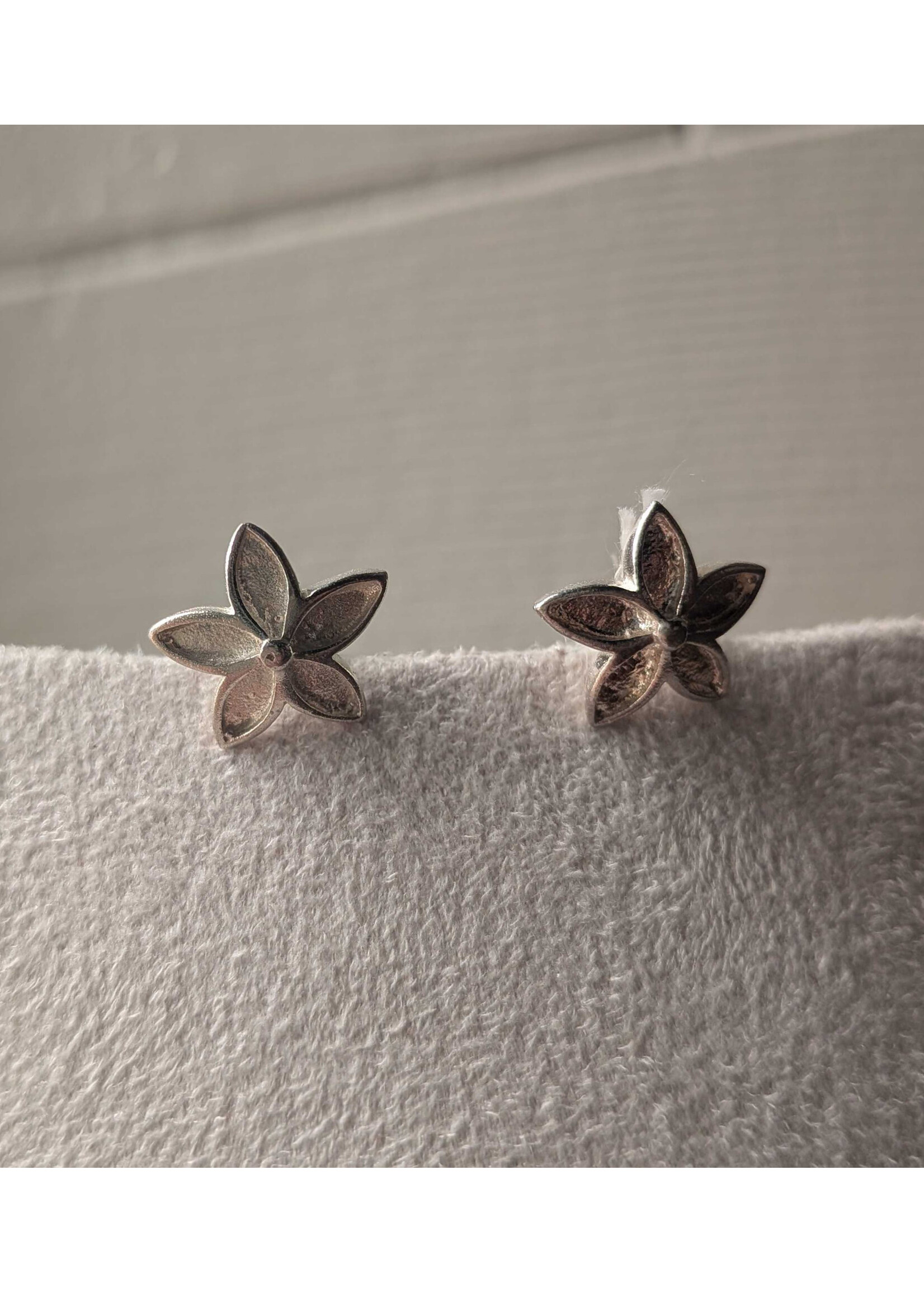 Nicole Gauvin Boucles d'oreilles #22 - argent - fleur étoile de Bali - Nicole Gauvin