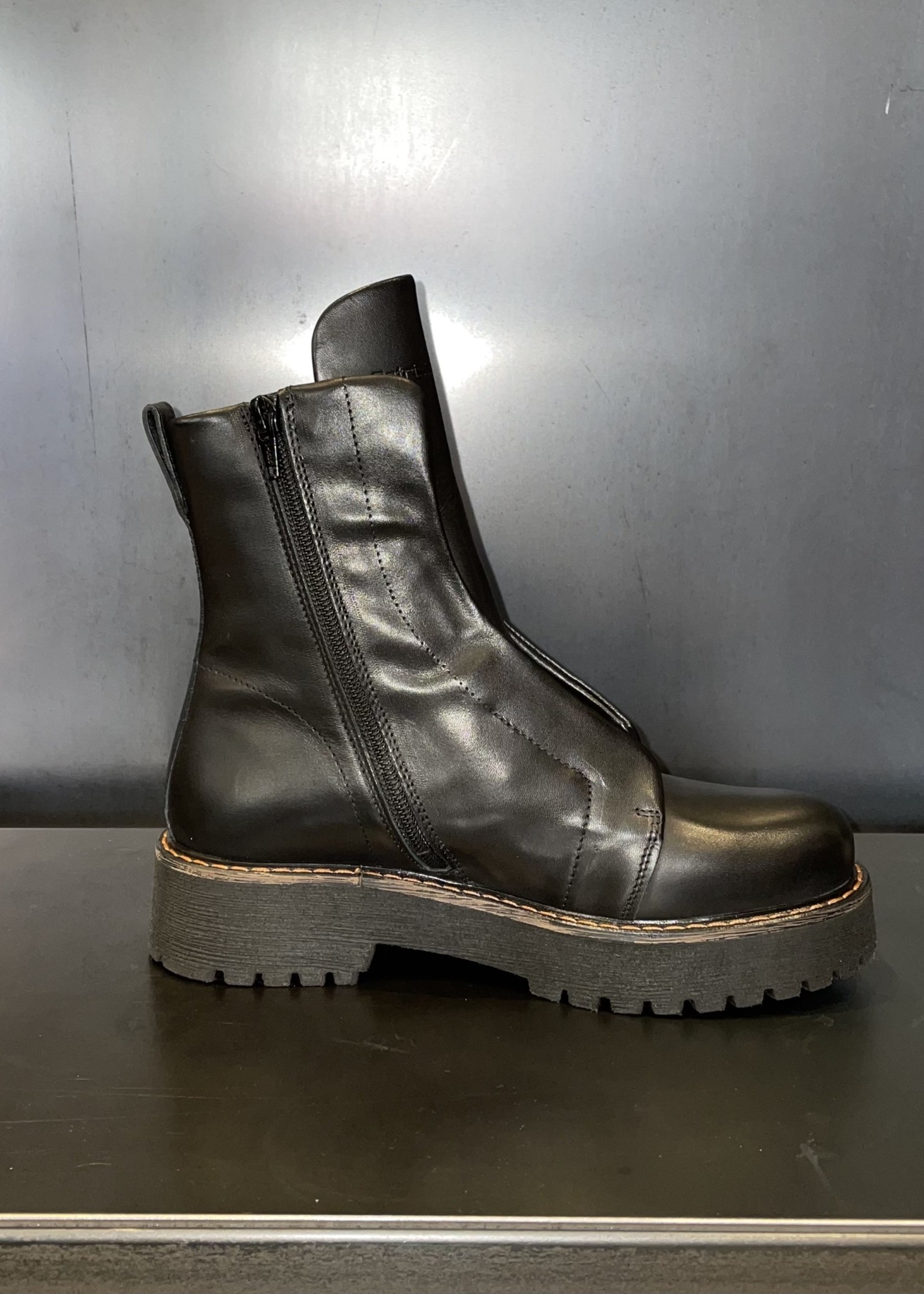 no lace combat boots