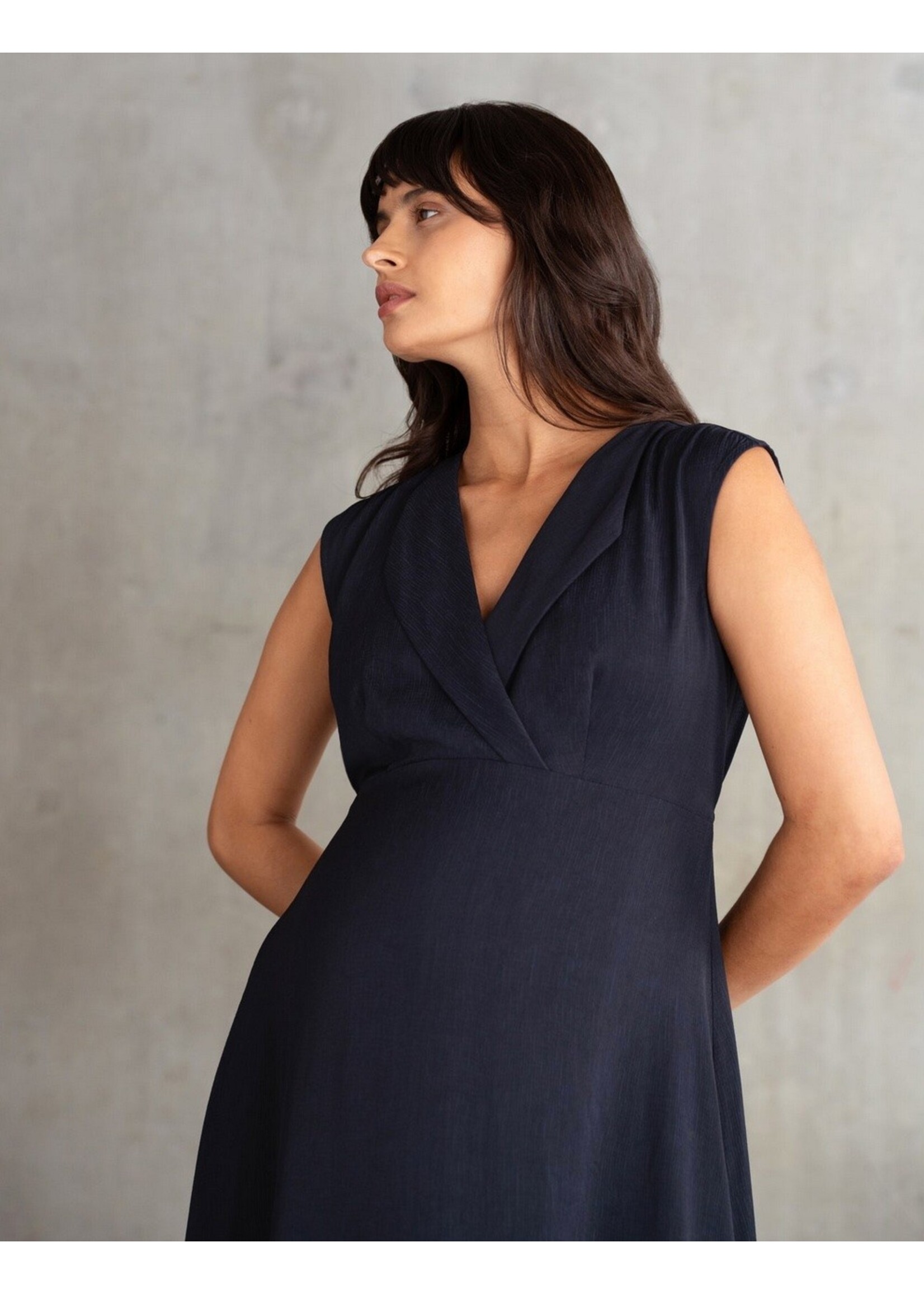 Seraphine Seraphine,  Calisto, Lapel Collar Midi Maternity Dress || Navy