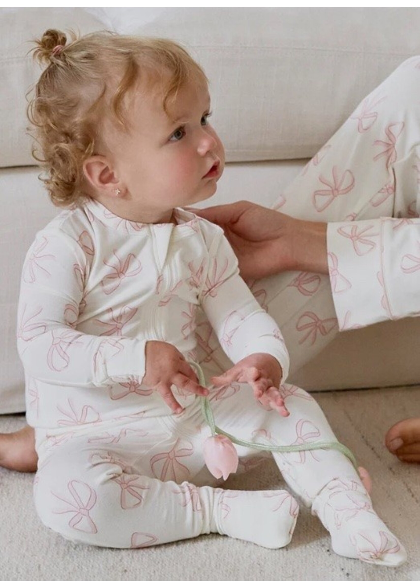 Petit Lem Petit Lem, Bows Print Convertible Sleeper || Ivory