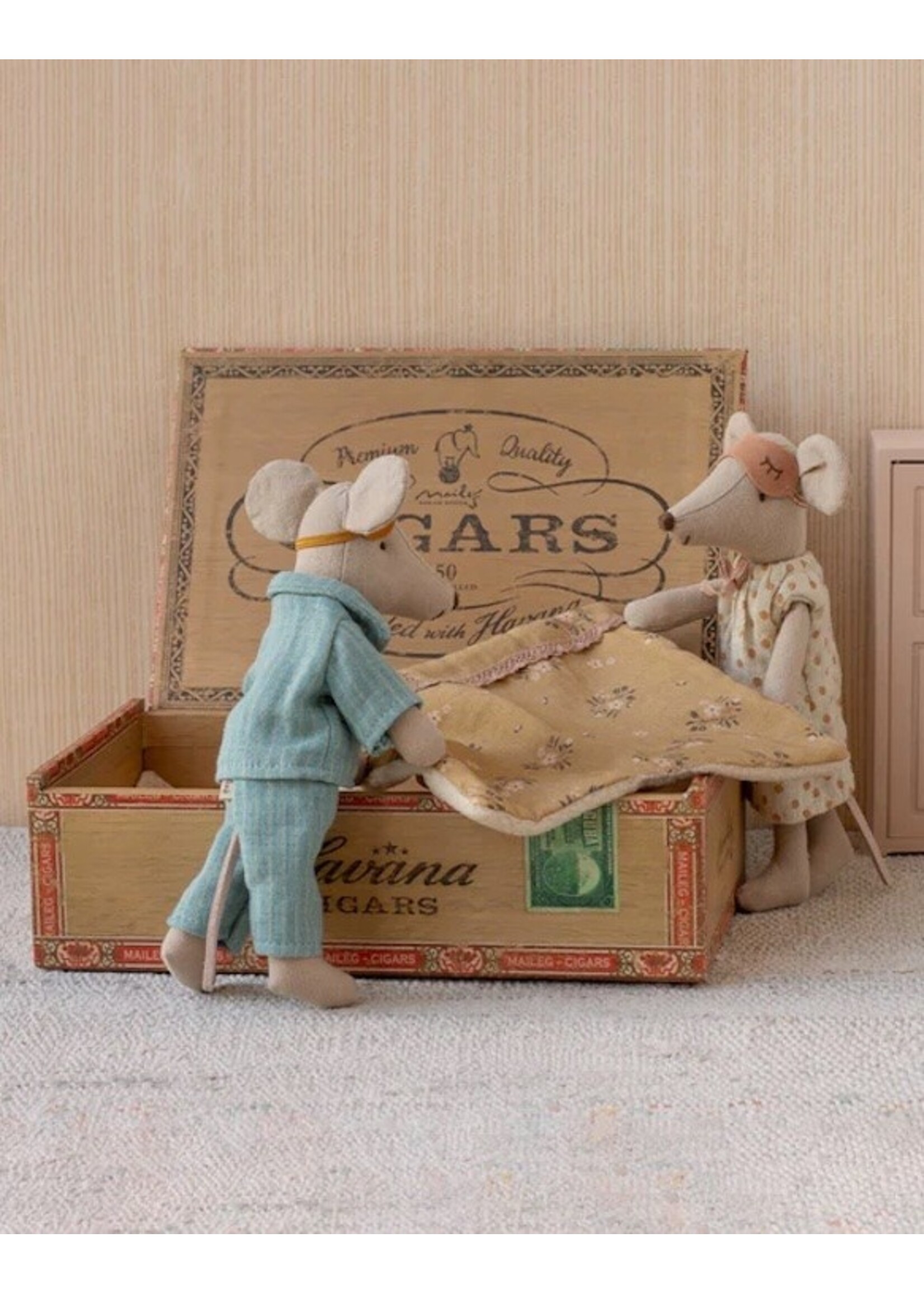 Maileg Maileg, Mum & Dad Mice in Cigar Box || Peach Polka dot / Blue Stripe