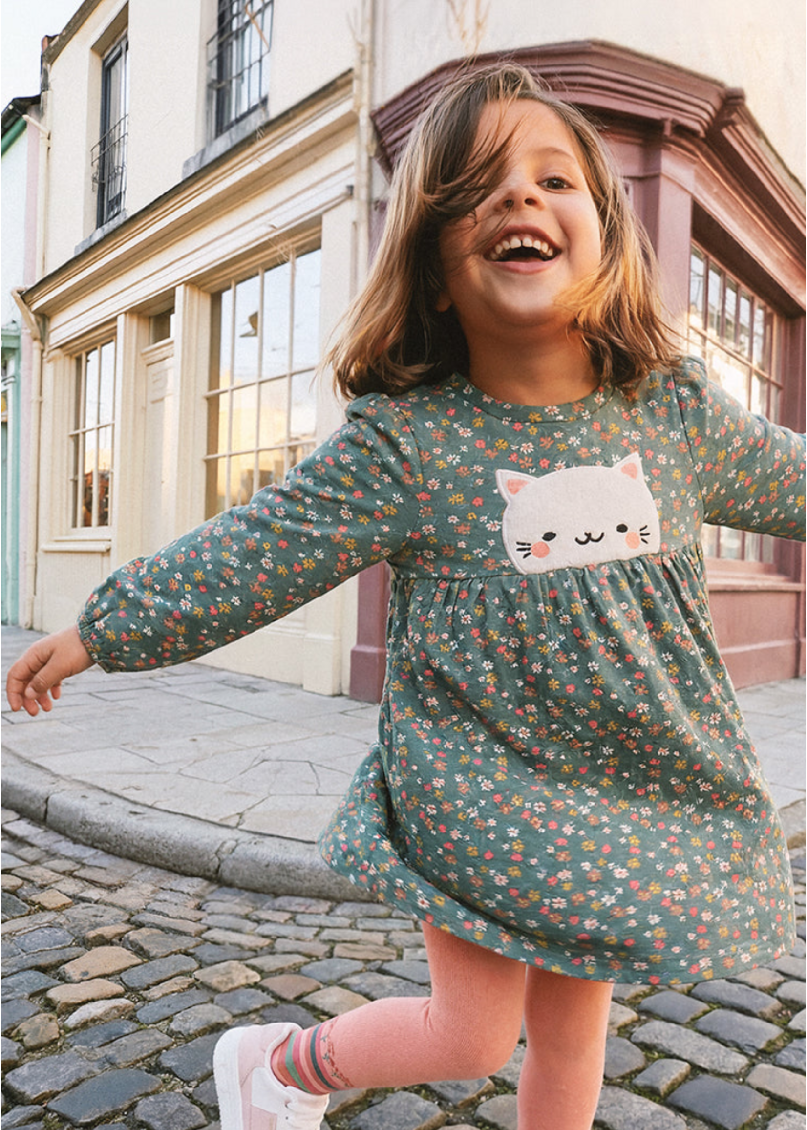 Deux Par Deux Deux Par Deux, Cat Applique Organic Cotton Printed Dress || Green Floral Print