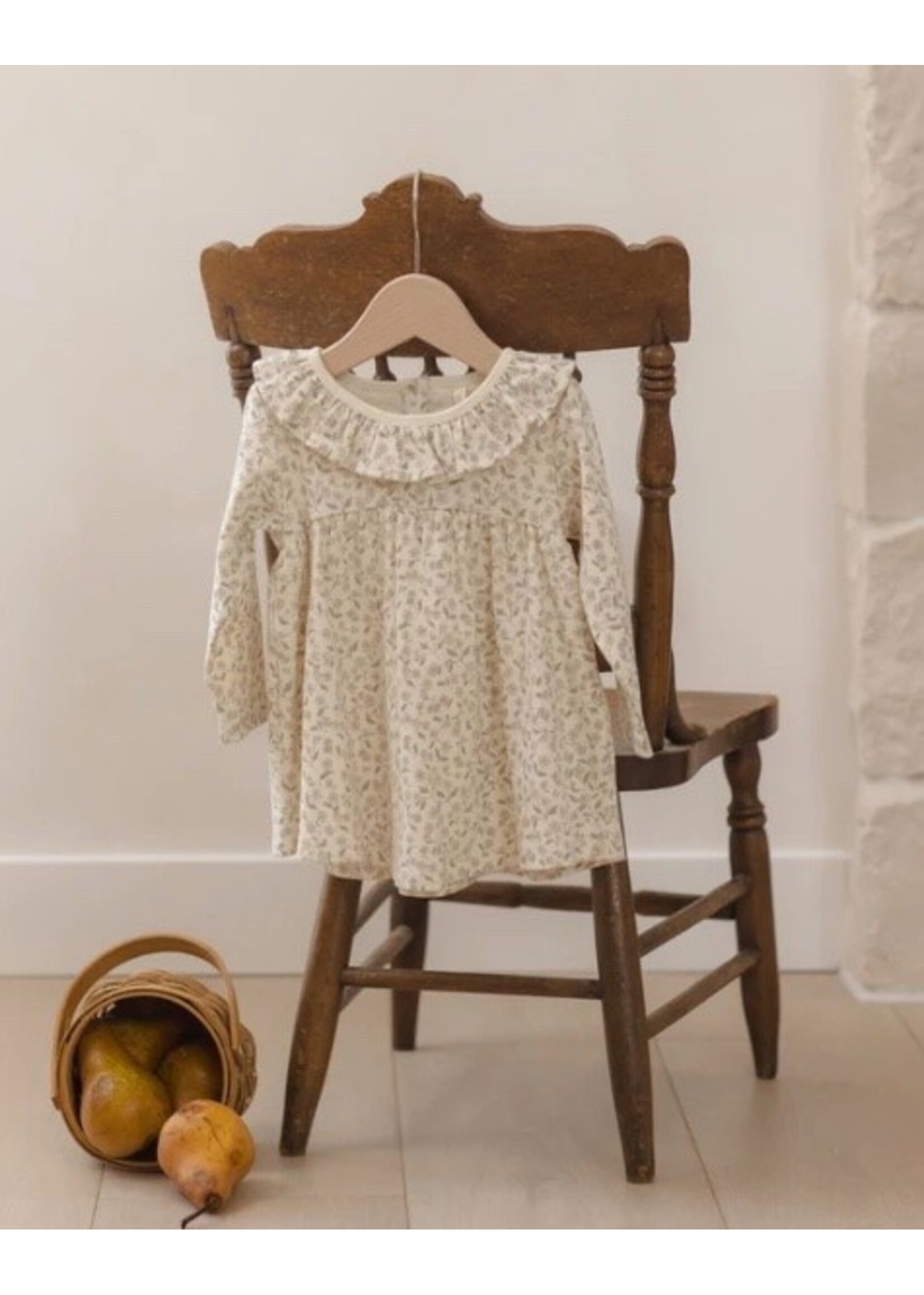 Quincy Mae Quincy Mae, Ruffle Collar Jersey Dress || Floret
