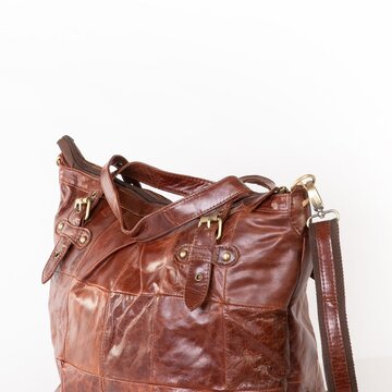 100% Leather Bag w/Straps and Stitching