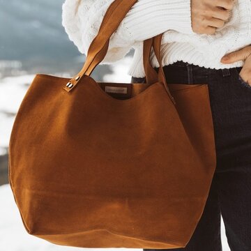 100% Leather Tote w/Nail Head Detail