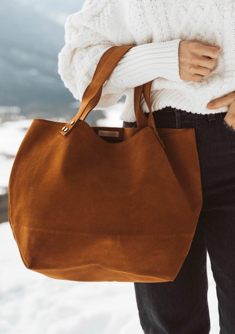 100% Leather Tote w/Nail Head Detail