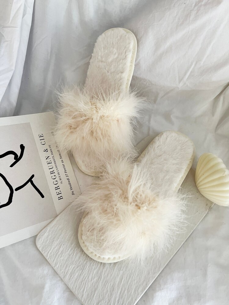Trendy Feather Slippers