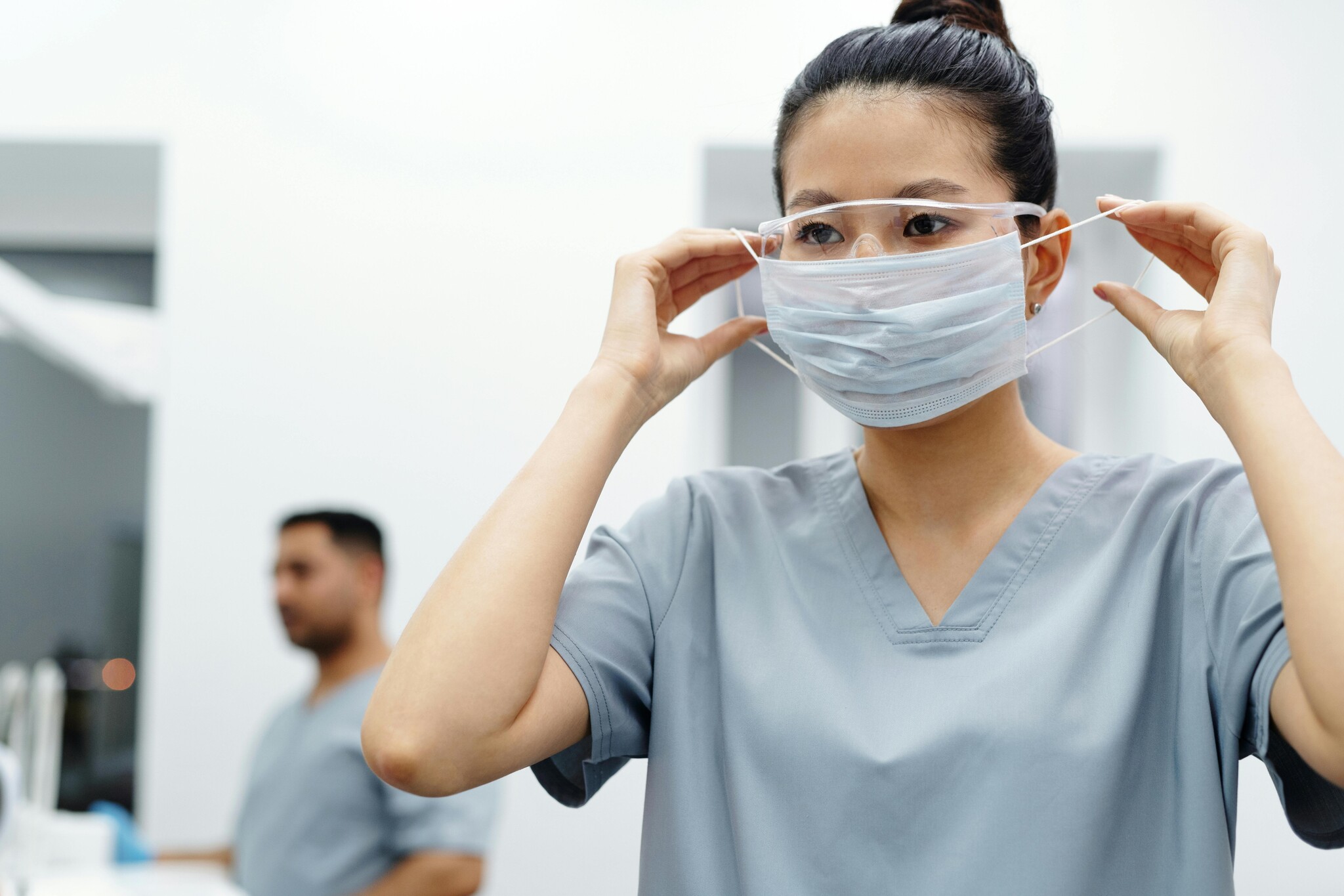 The Ultimate Guide to Women's Healthcare Scrubs: Comfort Meets Professional Style